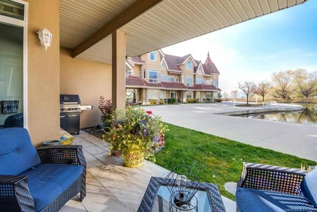 Tranquil Waterfront Condo Kelowna Bagian luar foto