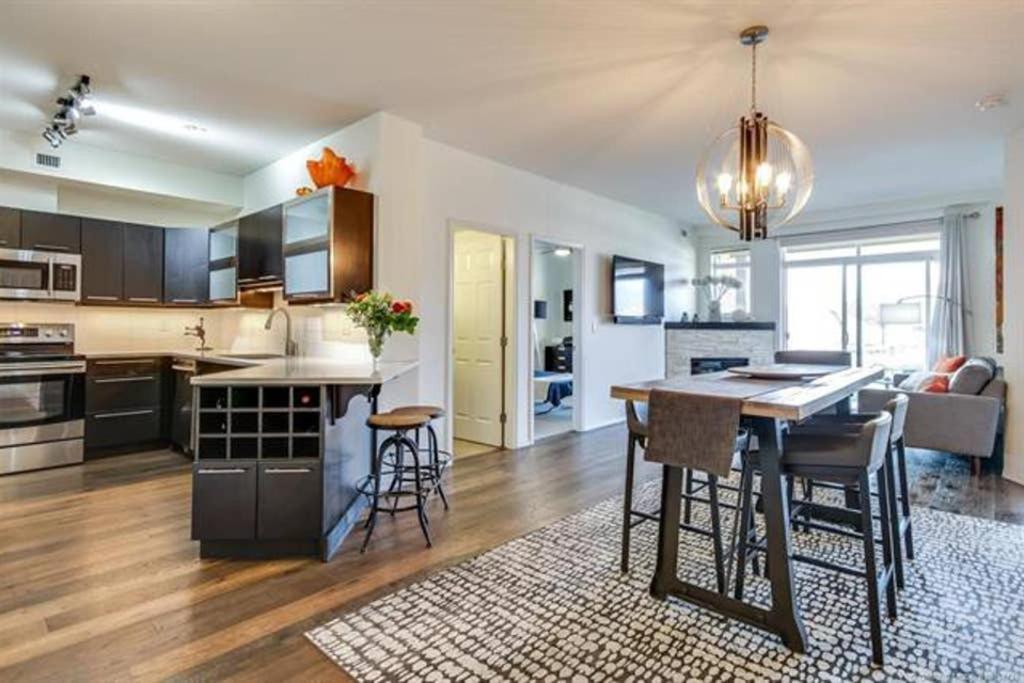 Tranquil Waterfront Condo Kelowna Bagian luar foto