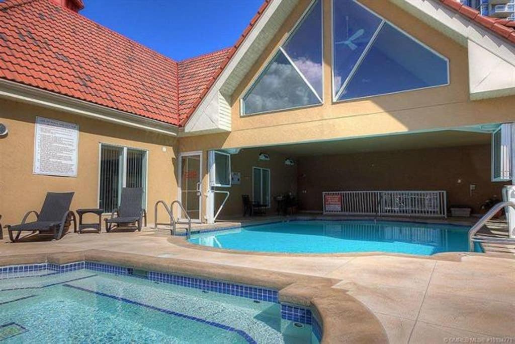 Tranquil Waterfront Condo Kelowna Bagian luar foto